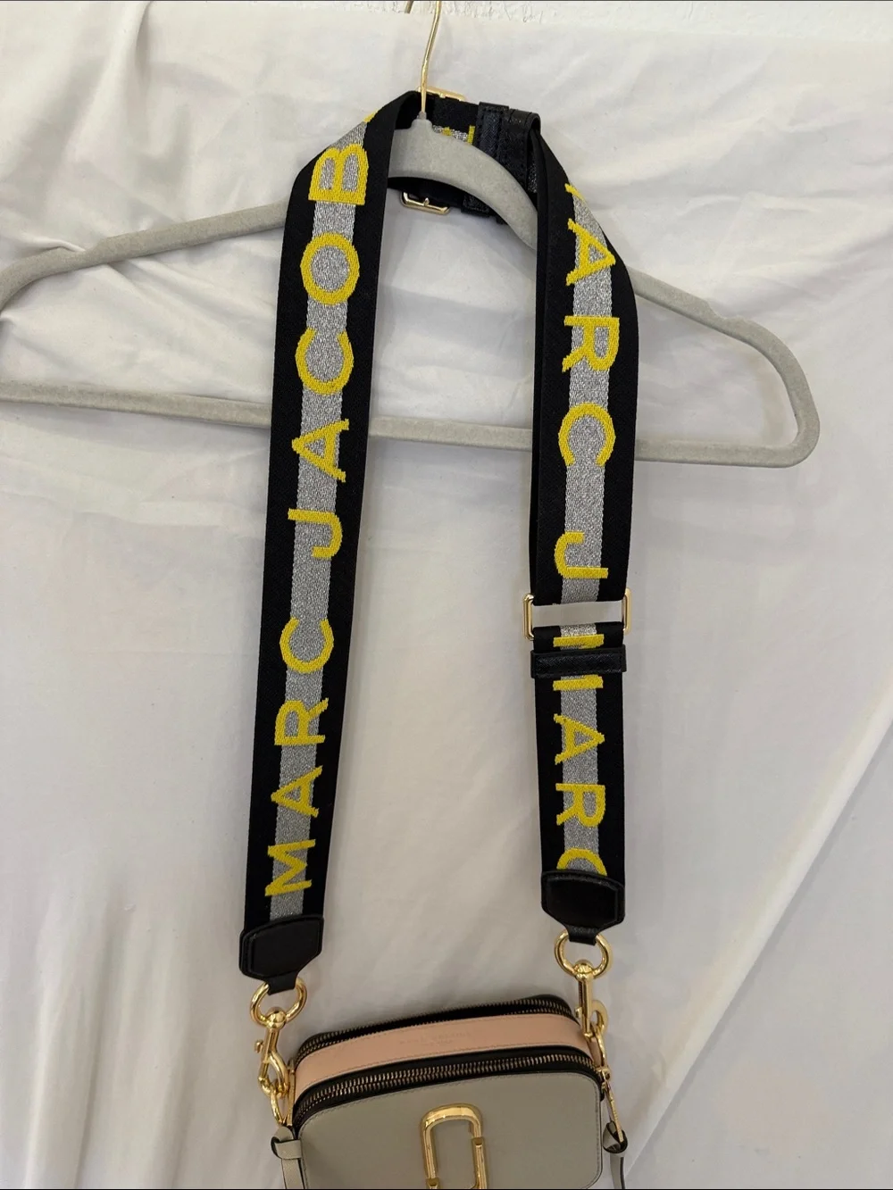 Marc Jacobs 100 authentic Snapshot Purse